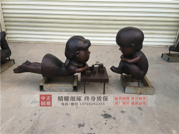 公園下象棋雕塑.jpg 公園下象棋雕塑.jpg