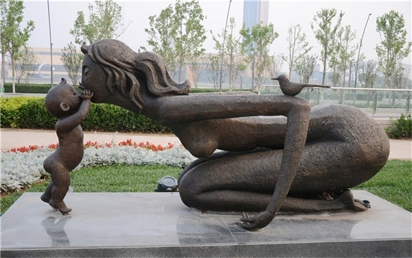 商業街母愛雕塑.jpg 商業街母愛雕塑.jpg