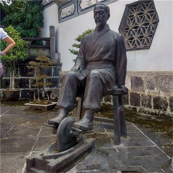 廣場中醫(yī)文化雕塑.jpg 廣場中醫(yī)文化雕塑.jpg