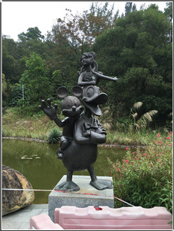 唐老鴨和米老鼠銅雕